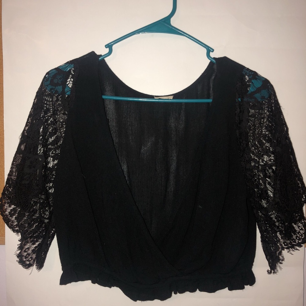 BLACK FESTIVAL CROPTOP